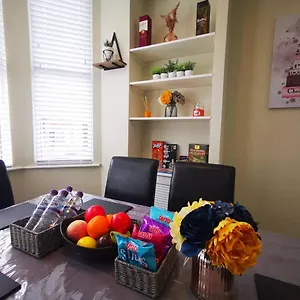 Holiday home 4br Modern Botanic House, Belfast